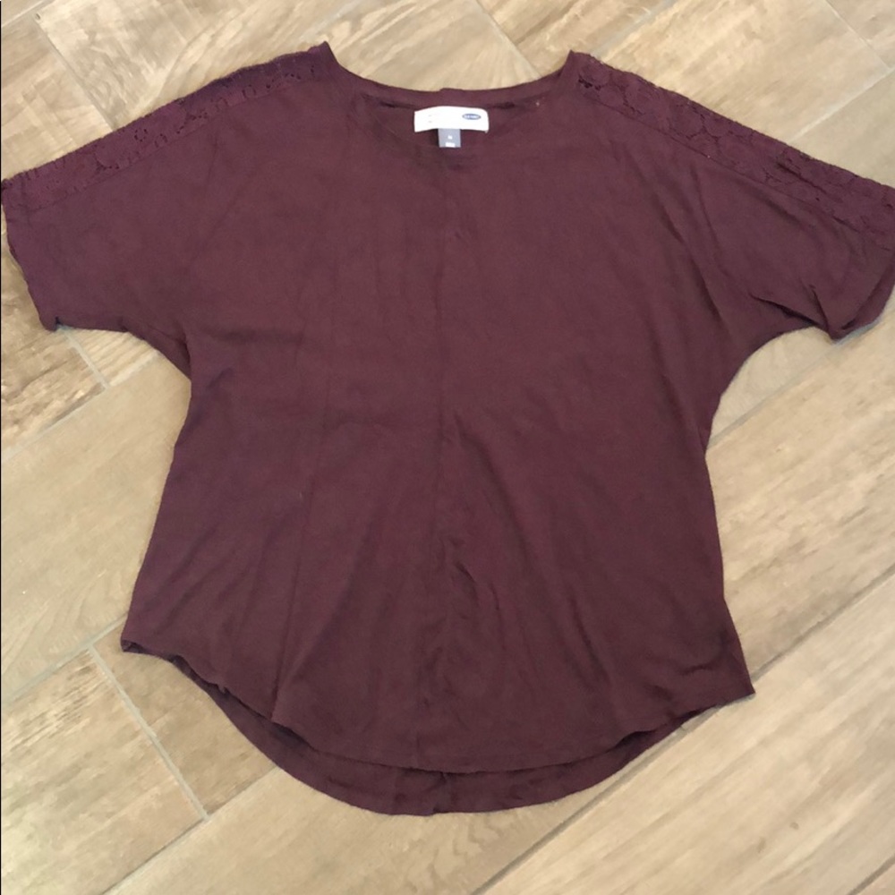 Old Navy maternity tee; Size M